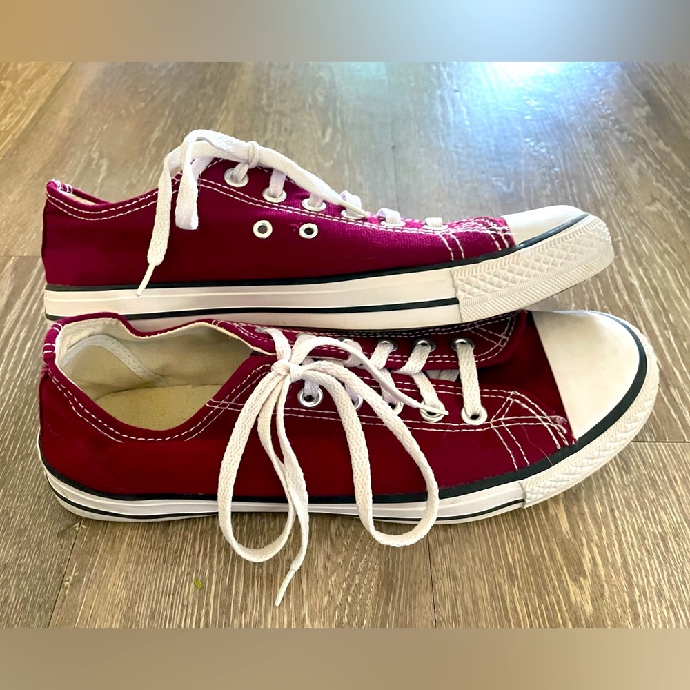 Converse Burgundy Unisex Canvas Sneakers Men’s 7.5 Women’s 9.5